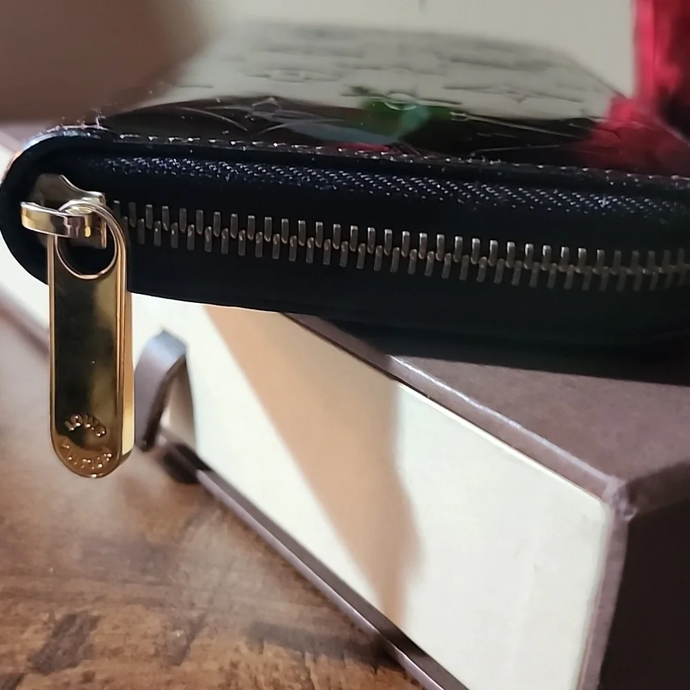 Authentic Louis Vuitton Amarante Monogram Vernis Zippy Wallet with Dust Bag/Box - Picture 5 of 8
